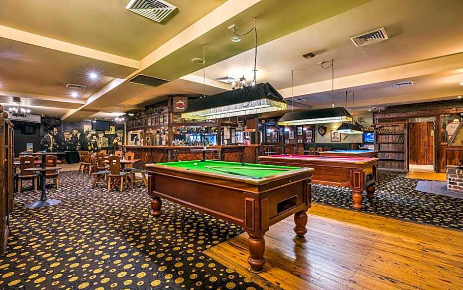 Nightcap at Monash Hotel