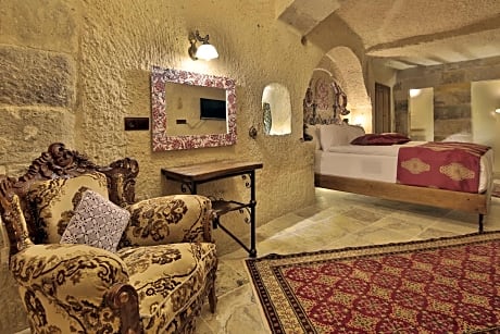 Deluxe Cave Double Room with Bath