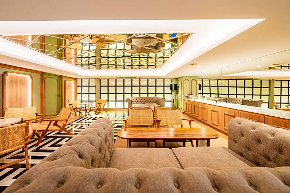 Thee Bangkok Hotel by TH District