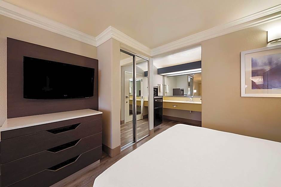 Best Western Inn & Suites Lemoore