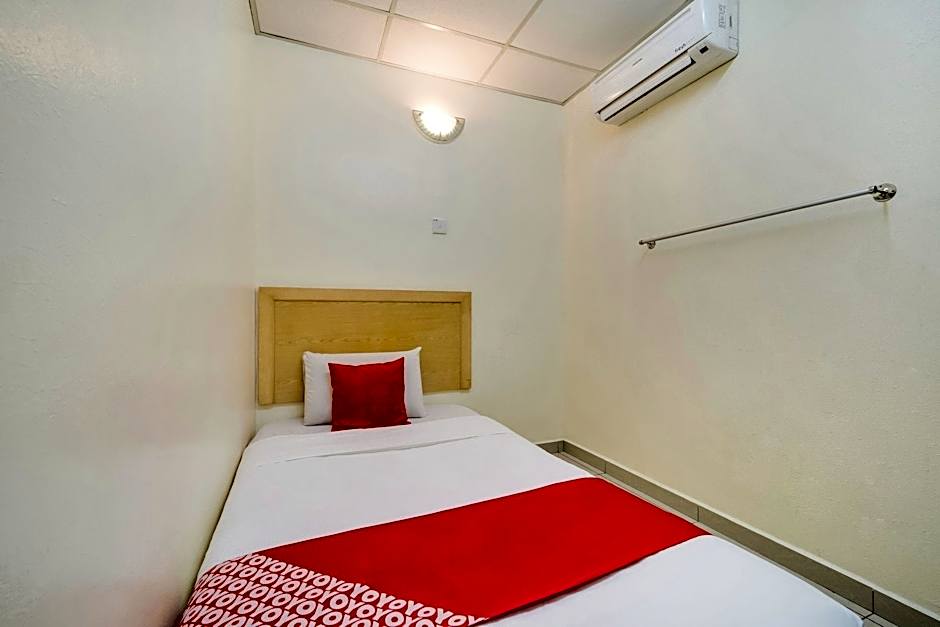 OYO 301 River Inn Hotel
