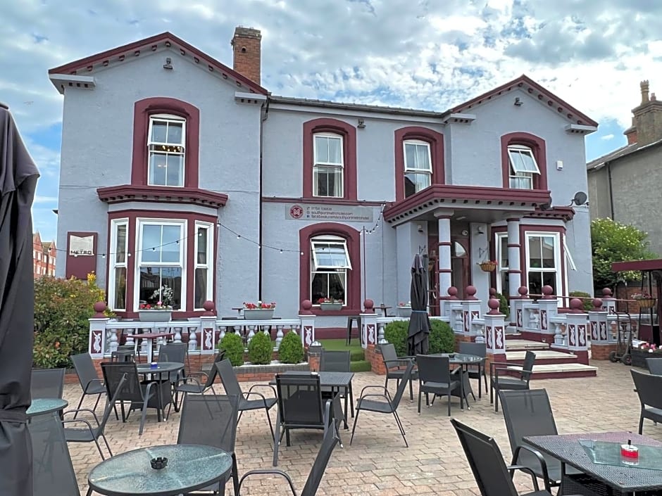 Southport Metro Hotel