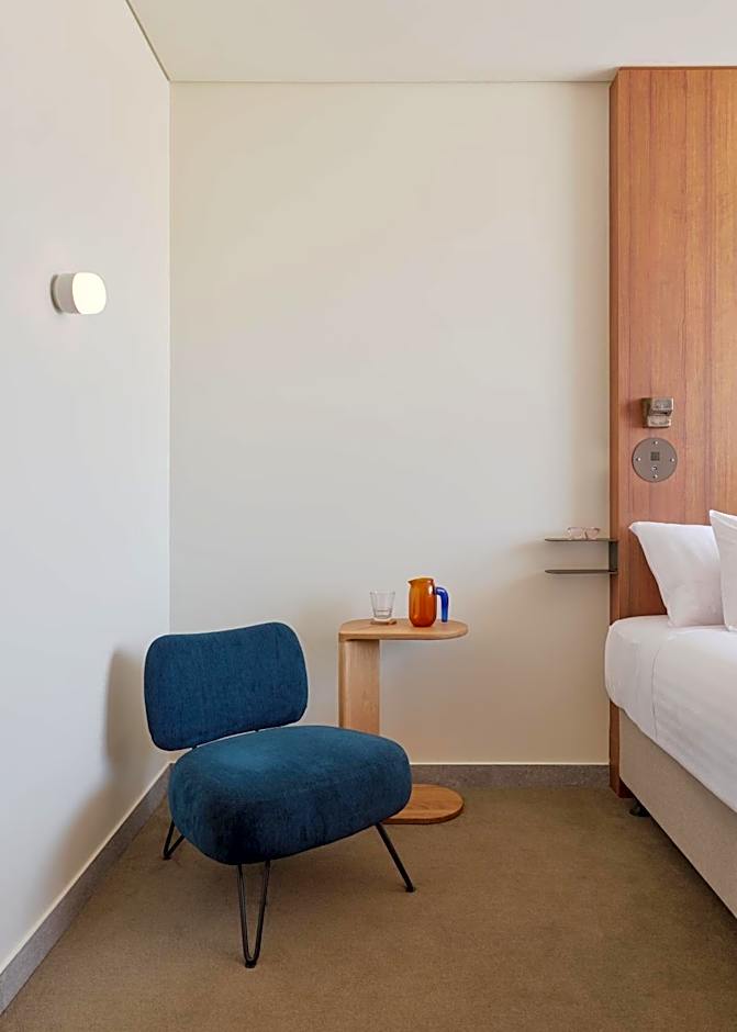 Garde and Warders Hotel