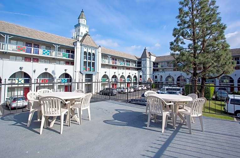 Castle Inn and Suites Anaheim