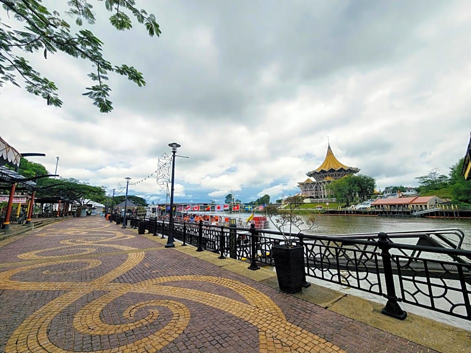 Upspot Kuching Waterfront Premium Hostel