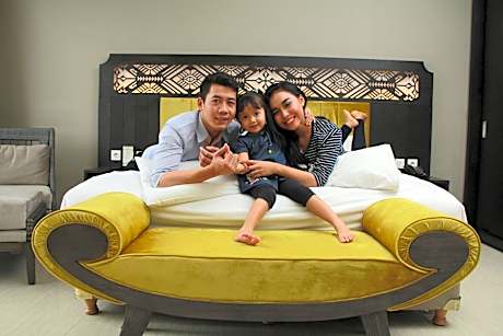 Junior Suite Queen Bed