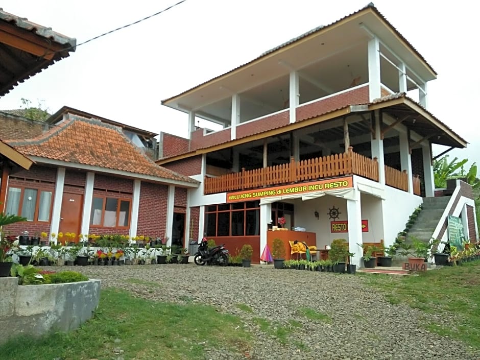 Lembur Incu Syariah Villa by ZUZU