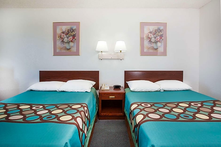 Super 8 by Wyndham Limon
