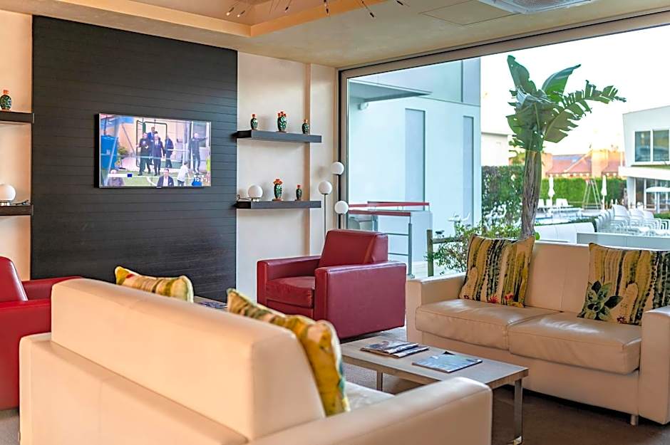 Domino Suite Hotel & Residence