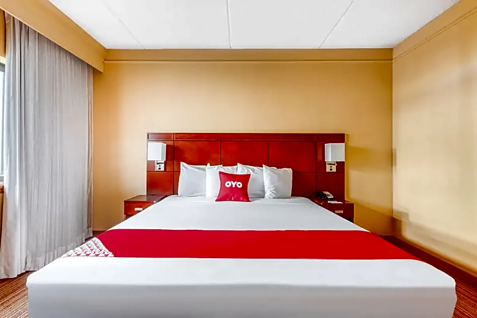 Super 8 by Wyndham Dallas Love Field Airport