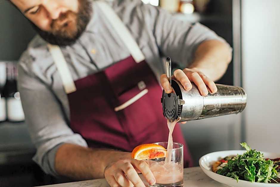 Vinland Hotel and Lounge