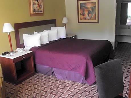 1 King Bed Nonsmoking