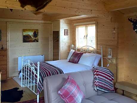 Studio-Ensuite with Shower-Garden View-Self contained cabin