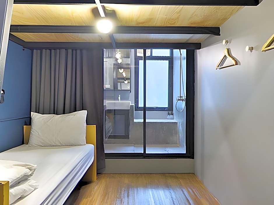 Silom SPACE Hostel