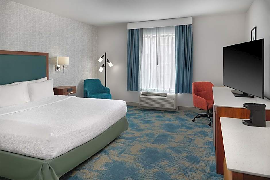 Hampton Inn & Suites Detroit/Troy