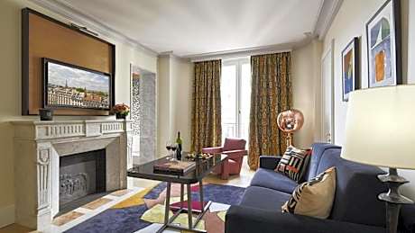 Suite with Free Bottle of Champagne