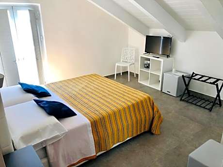 Deluxe Suite with Sea View