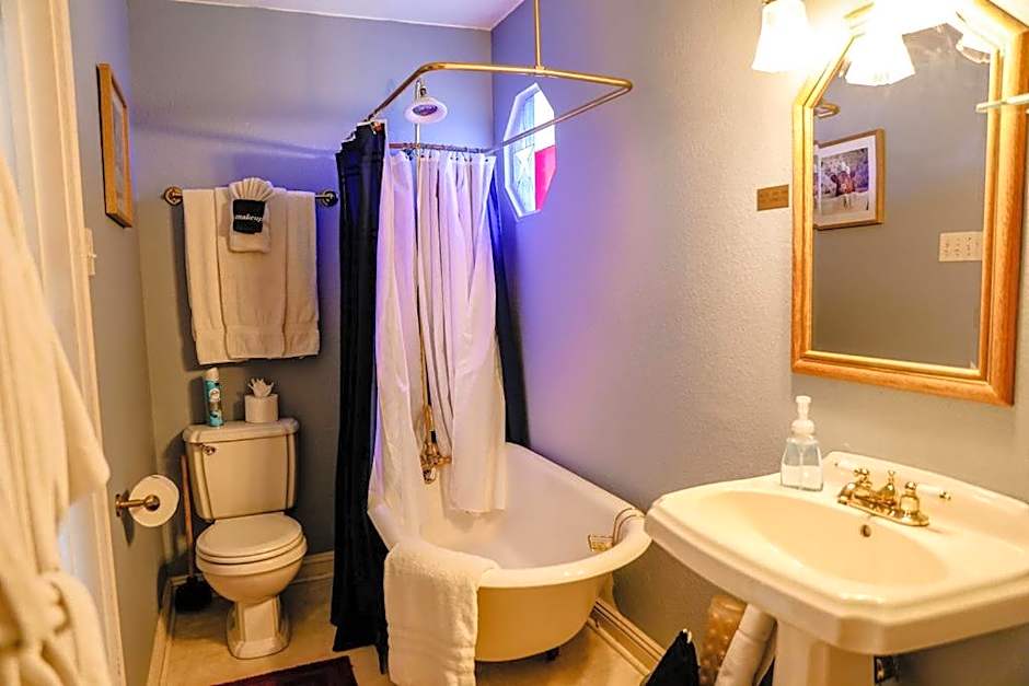 Woodrow House Bed & Breakfast
