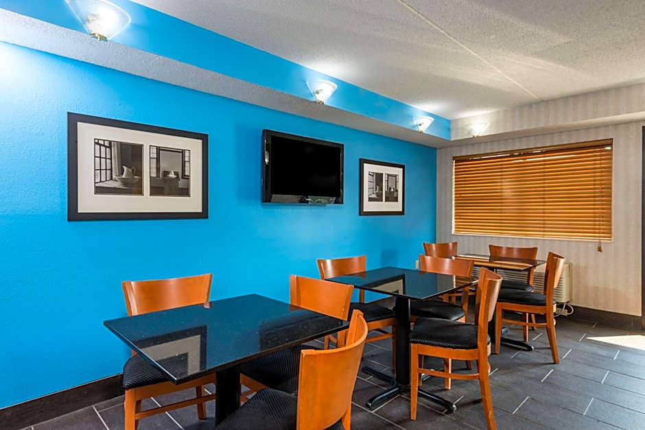Days Inn by Wyndham Pittsburgh-Harmarville