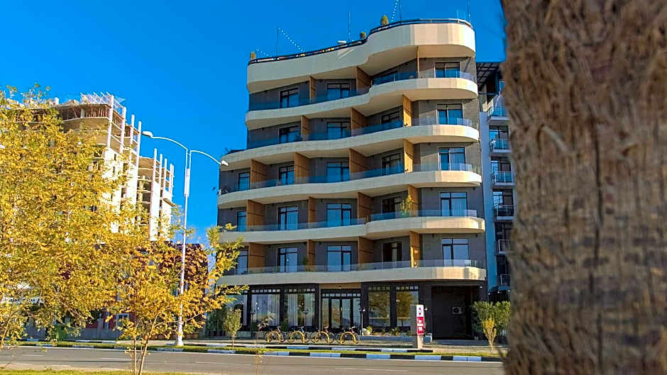 Boulevardside
