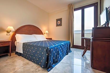1 king bed, classic room, sea view
