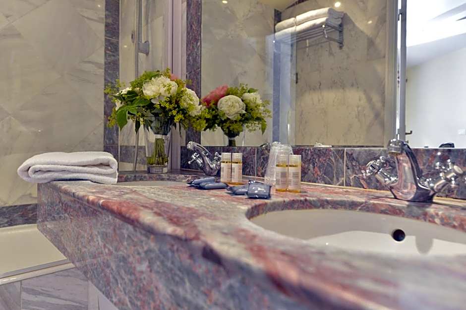 Hotel Suites Unic Renoir Saint-Germain