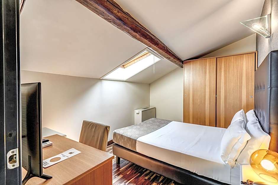 Photo 1 of 4 of Attic 1 Double Bed