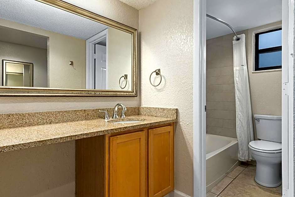 Wyndham Sea Gardens