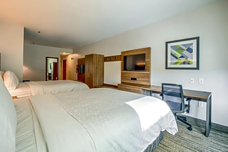 Queen Suite with Two Queen Beds