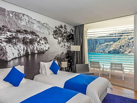 Standard Twin Room Ocean front with Balcony