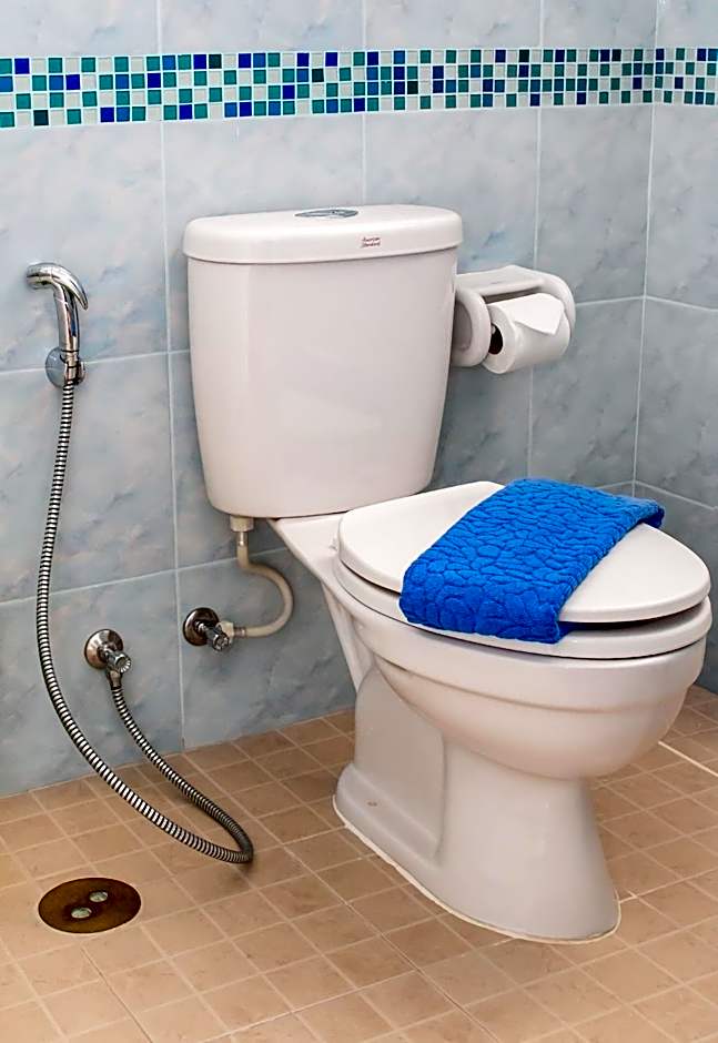 Hideaway Guest House And Bar