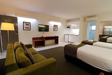 Deluxe Twin Suite (2 Adults)