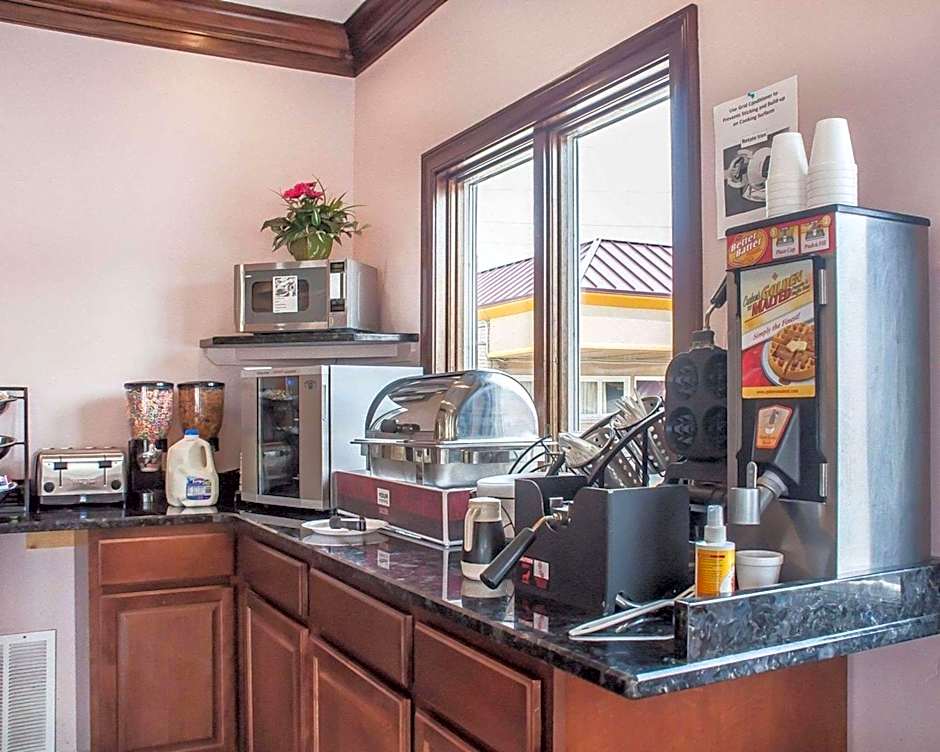 Amherst Inn & Suites