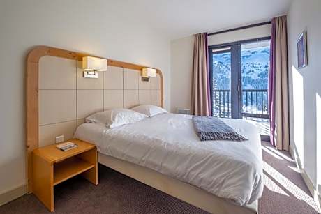 Two-Bedroom Apartment with Balcony (6 People) - South Side