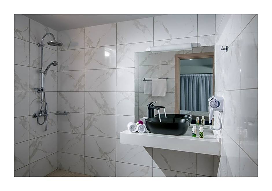 Golden Sunlight Hotel by Estia