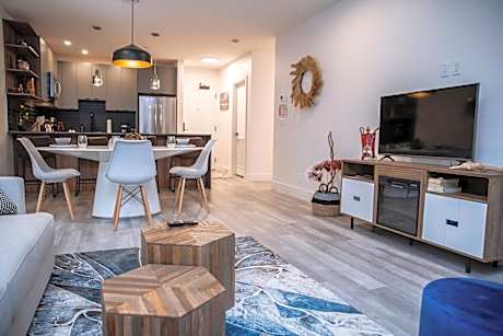 Revelstoke Marvel - Two Bedroom with Hot Tub