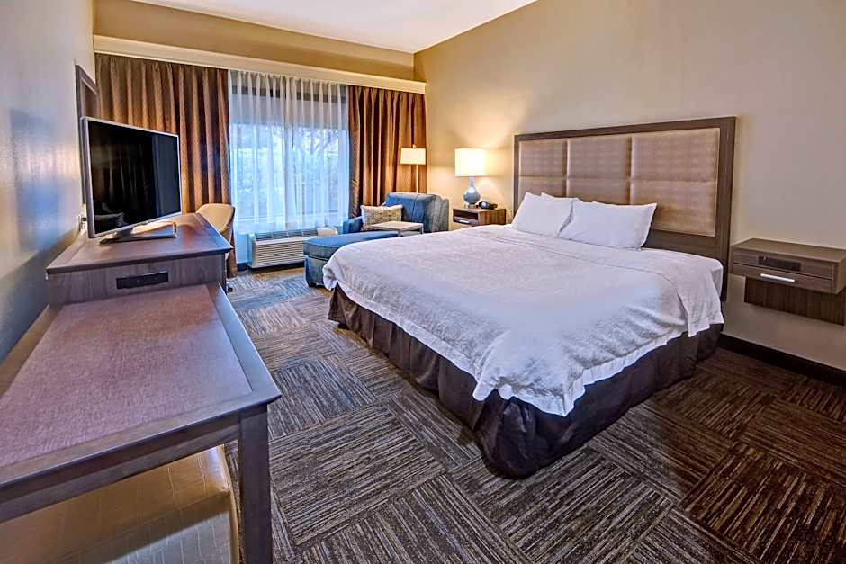 Photo 1 of 3 of 1 King Bed, Mobility Accessible, Bathtub