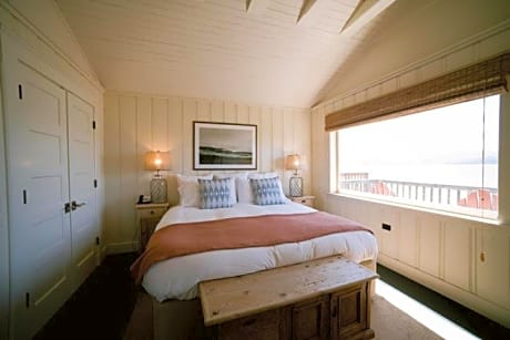 Bungalow - Water Front