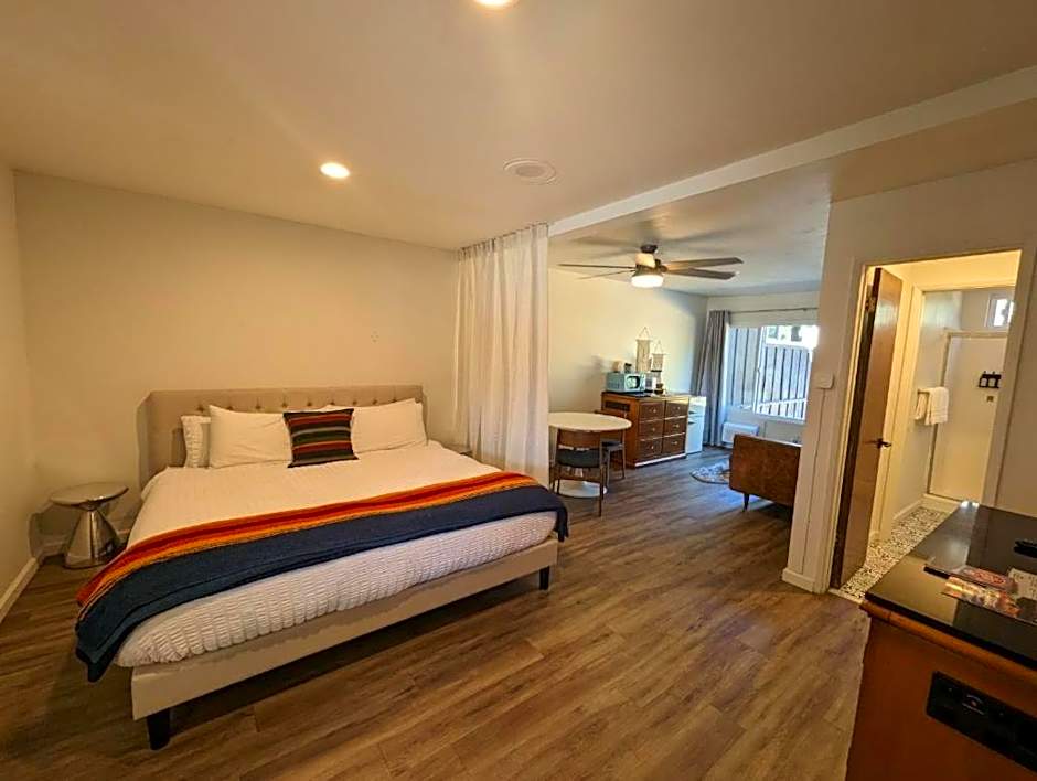 Sierra Blue Hotel & Swim Club