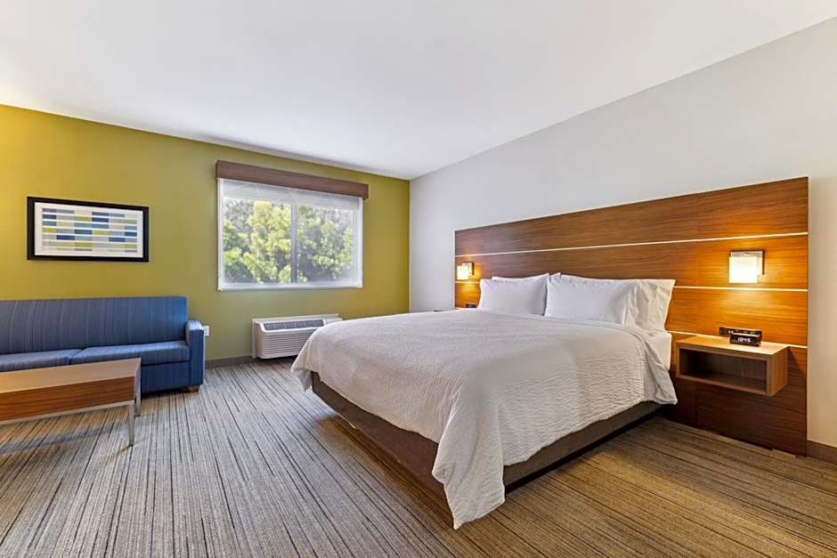 Holiday Inn Express & Suites Mountain View Silicon Valley By IHG