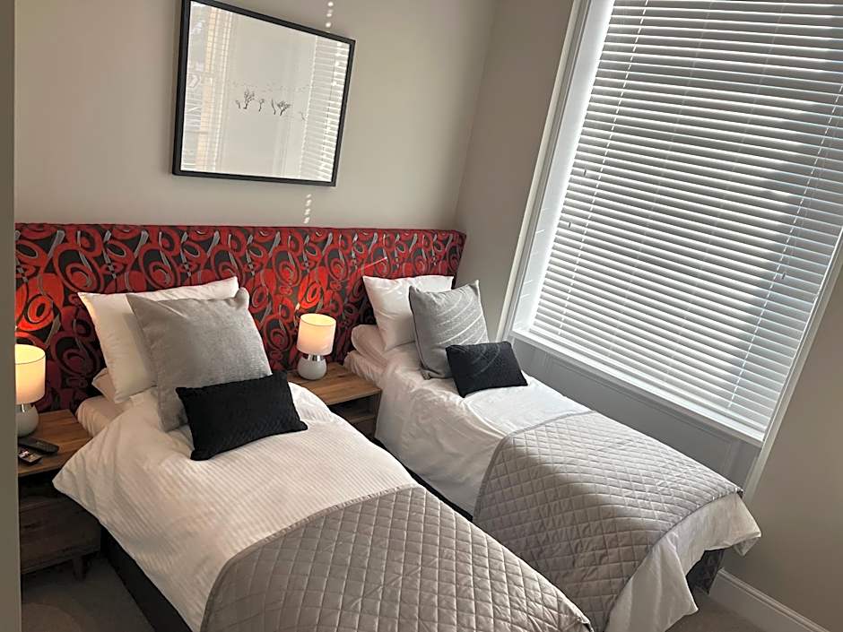 Crown and Cushion Appleby