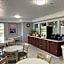 Days Inn & Suites by Wyndham Arlington Heights