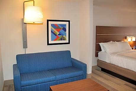King Suite - Disability Access Tub/Non-Smoking