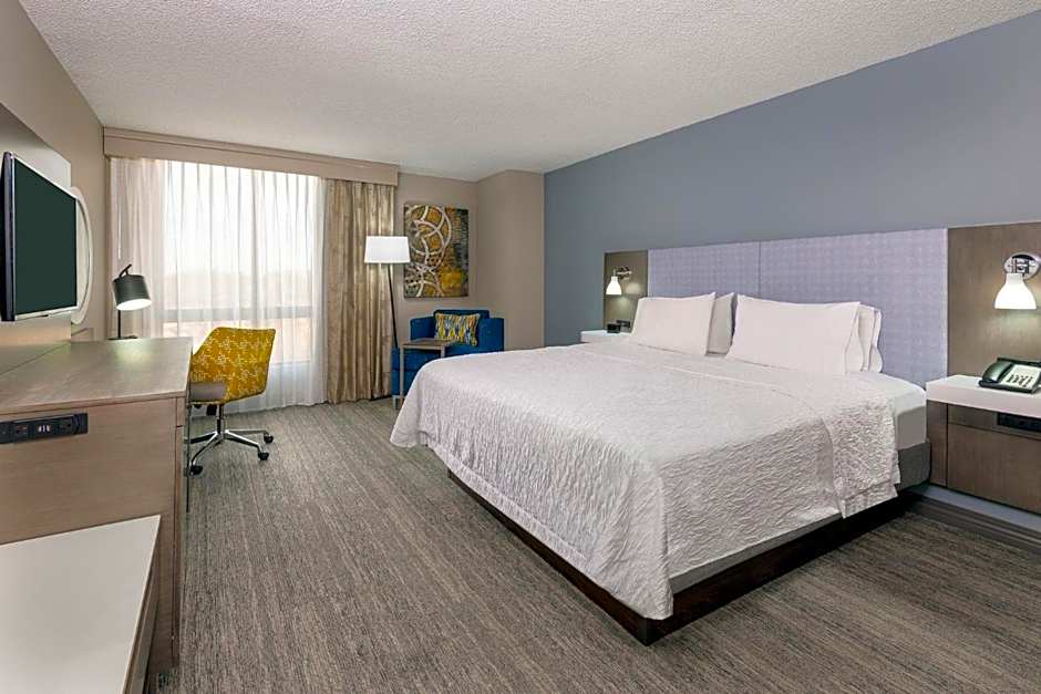 Hampton Inn & Suites Kansas City-Country Club Plaza
