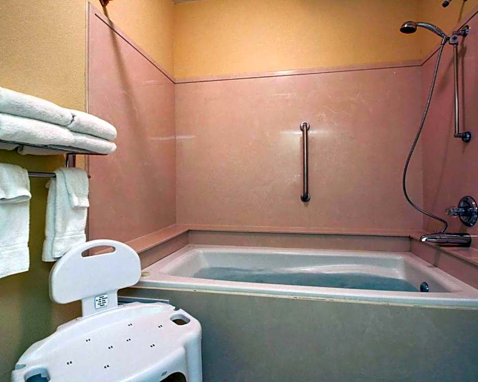 Baymont by Wyndham Laurel