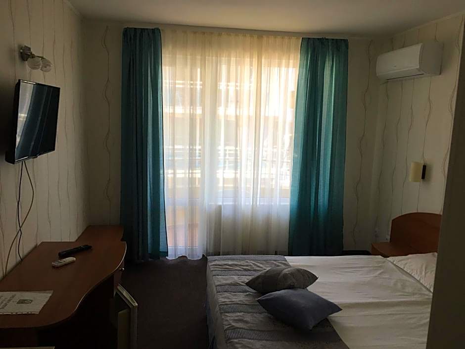 Family Hotel Lazuren Briag