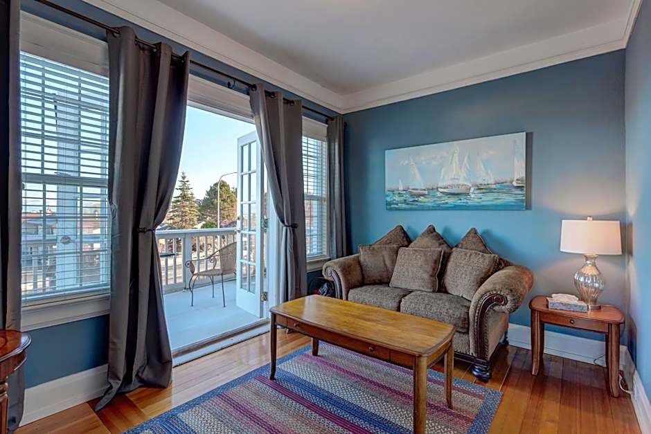 Photo 1 of 8 of Captain 1 King Bed, Balcony