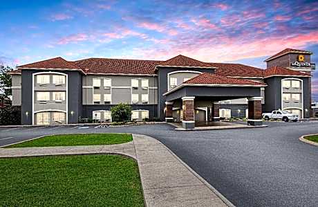 La Quinta Inn & Suites by Wyndham Bowling Green