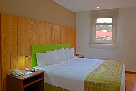 1 King Bed, Suite, Nonsmoking
