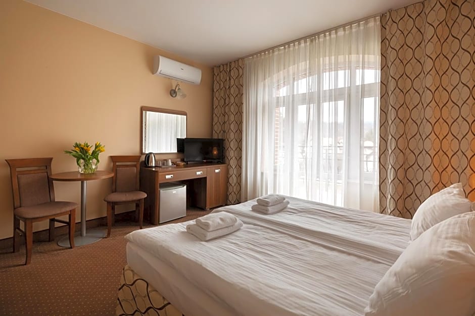 Paria Hotel